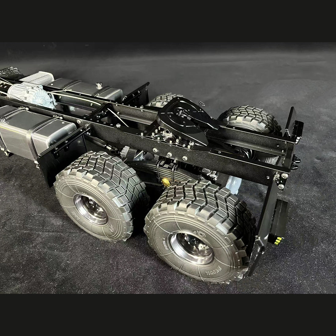 1/14 6x6 RCオフロードトラック 2.4GHz デュアルアクチュエーター 機械式トランスミッション RTR