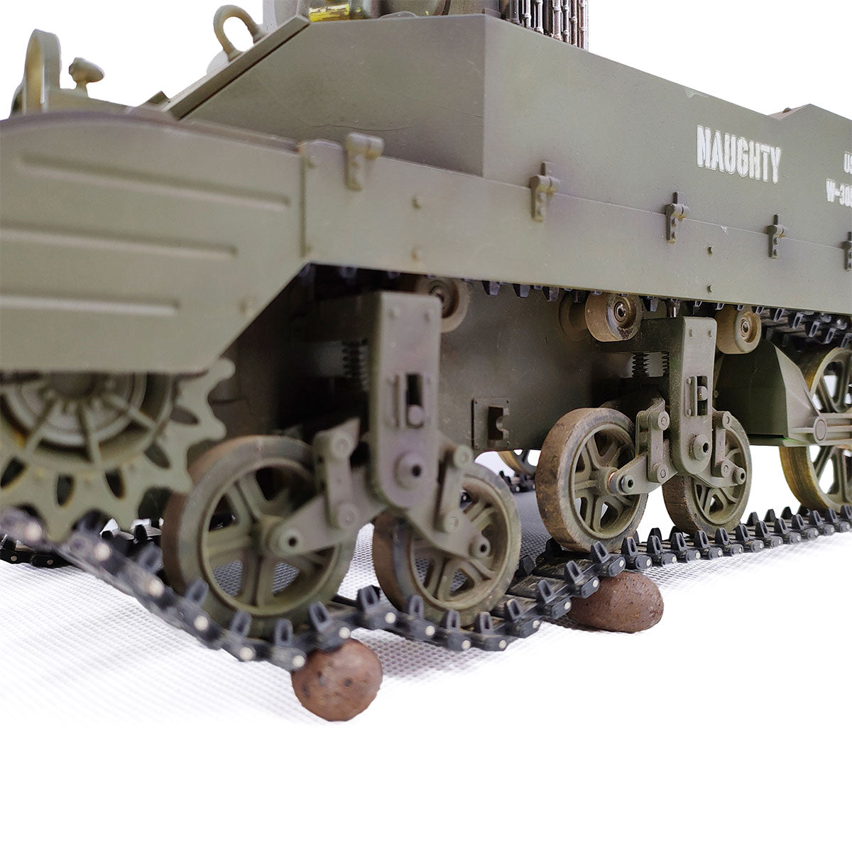 1/16 米軍M5A1スチュアート軽戦車 RC 2.4G 影仕上げ 排気スモーク 2段階速度 バッテリー2本付き