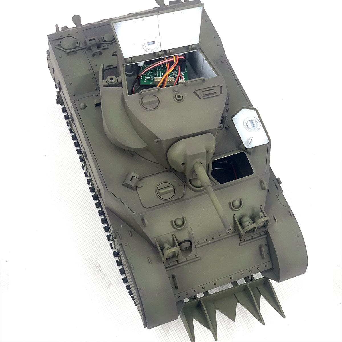 1/16 米軍M5A1スチュアート軽戦車 RC 2.4G 影仕上げ 排気スモーク 2段階速度 バッテリー2本付き