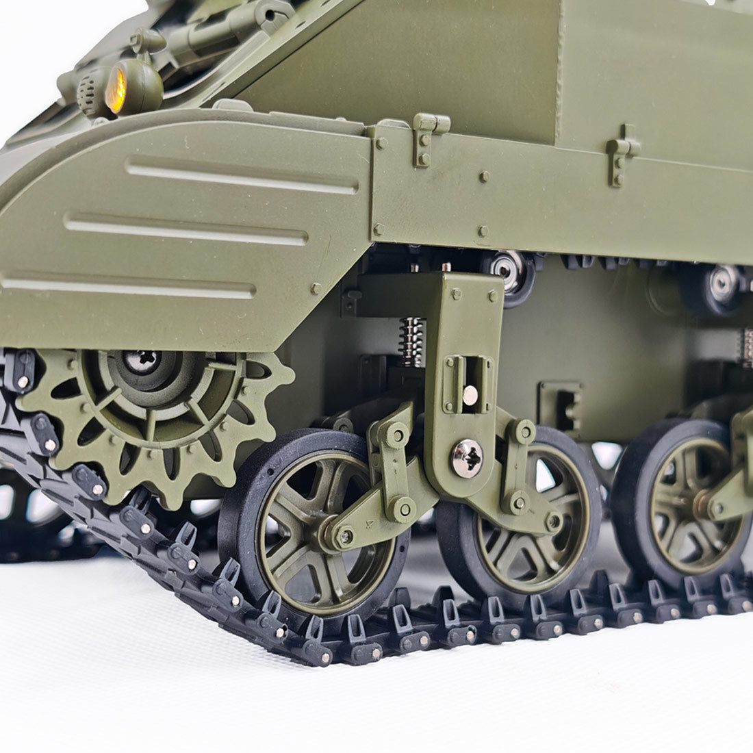 1/16 米軍M8自走榴弾砲 RC戦車 2.4G 伸縮砲身 スモーク効果 2段階速度 RTR