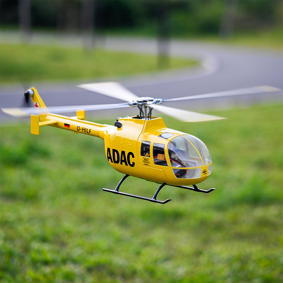 FLYWING BO105 RC軍用ヘリコプター 2.4G 6CH 470クラス ACEフライトコントローラー GPS定位 左右ハンドコントロール RTFバージョン イエロー
