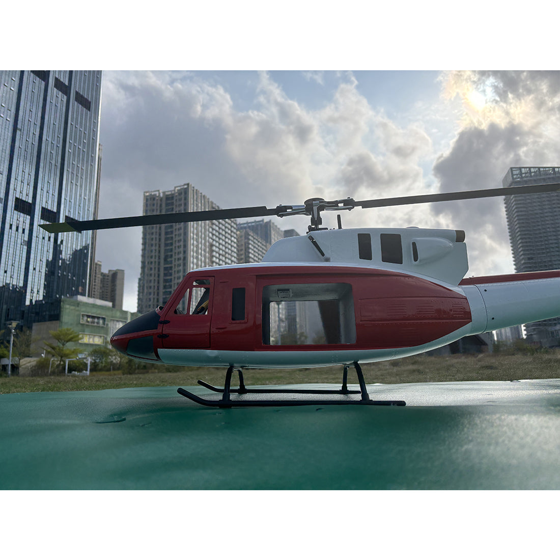 FLISHRC FL500 UH-1N 500クラス RCヘリコプター 2.4G 6CH FLISHRC L7 GPS4方式測位 リアルコックピット RTF版