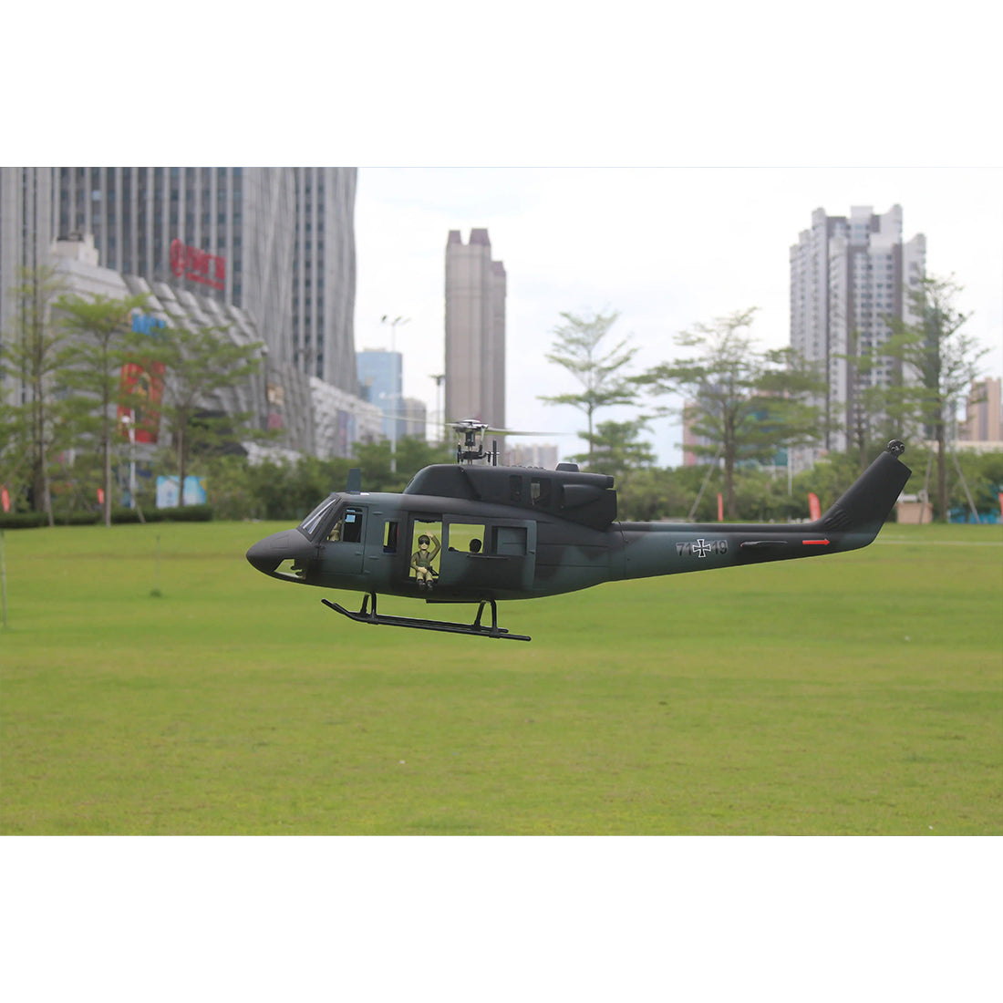 FLISHRC FL500 UH-1N 500クラス RCヘリコプター 2.4G 6CH FLISHRC L7 GPS4方式測位 リアルコックピット RTF版