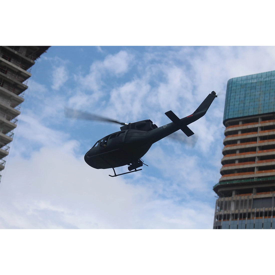FLISHRC FL500 UH-1N 500クラス RCヘリコプター 2.4G 6CH FLISHRC L7 GPS4方式測位 リアルコックピット RTF版