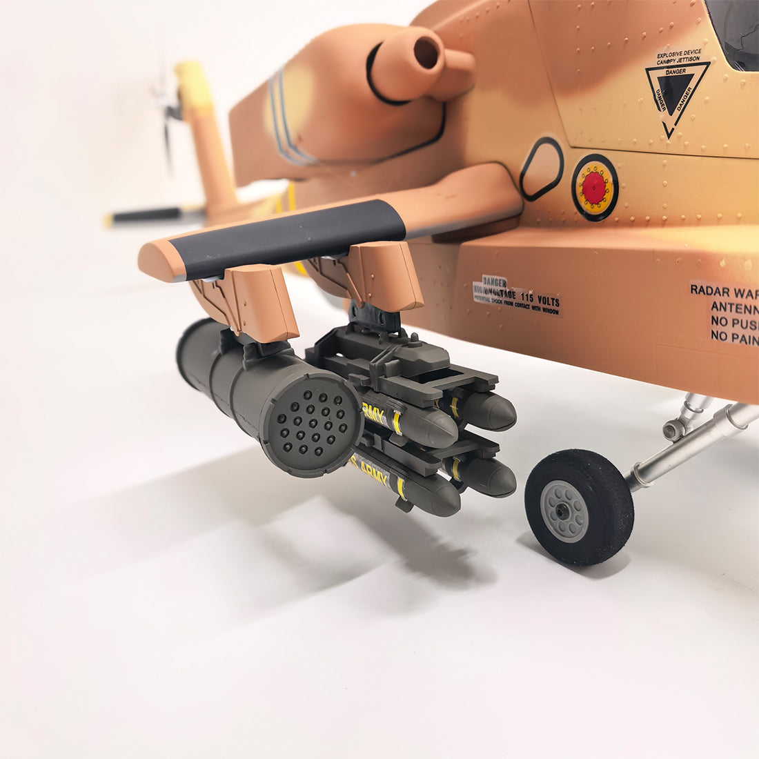 FL500 AH-64 500-Class 2.4G 6チャンネルスケール RCヘリコプターモデル（FLISHRC L7飛行コントローラー・4方式測位GPS対応｜RTF版）