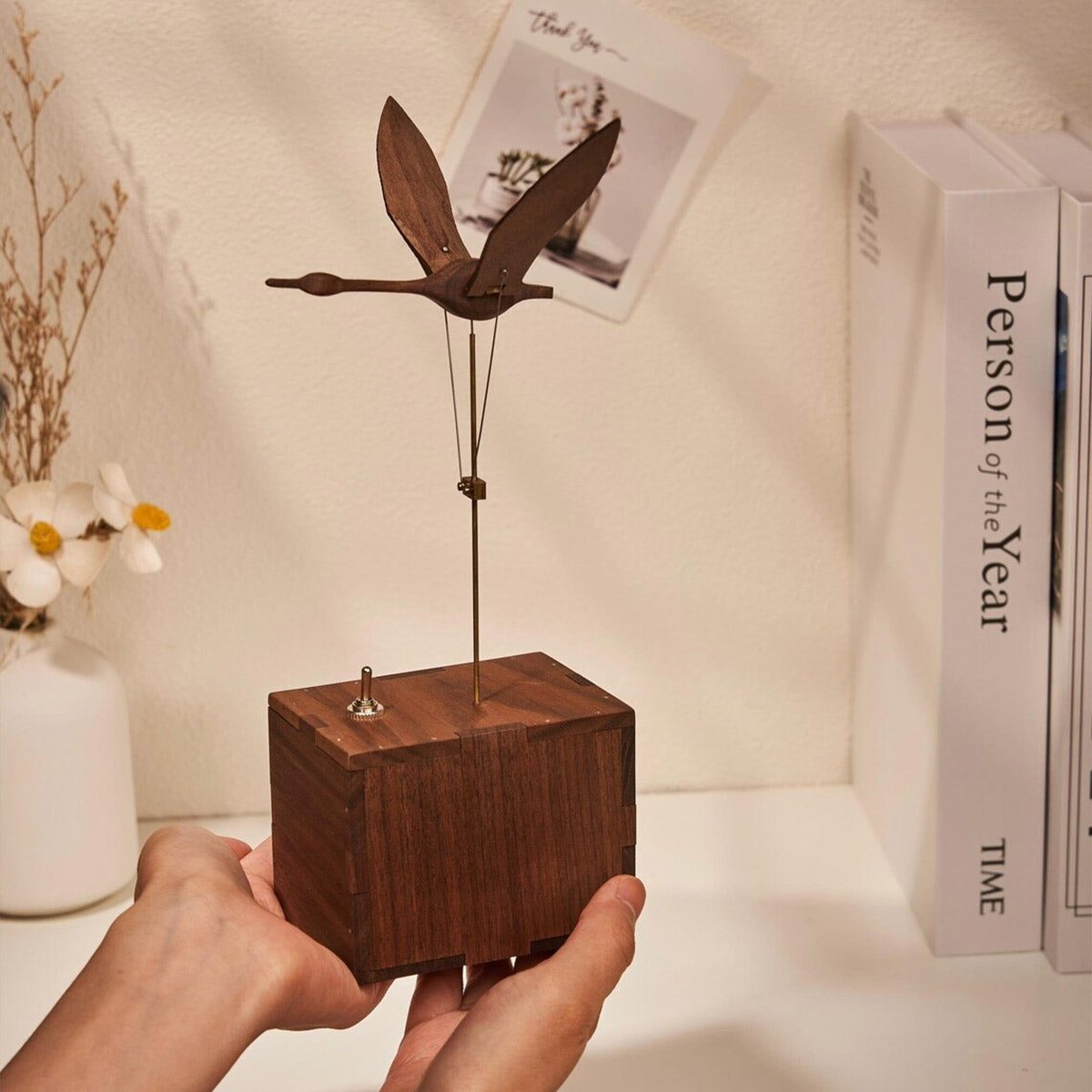 飛翔白鳥 木製オルゴール ダイナミックオートマトン完成品 2 カラー展開 羽根が動く癒し系卓上置物