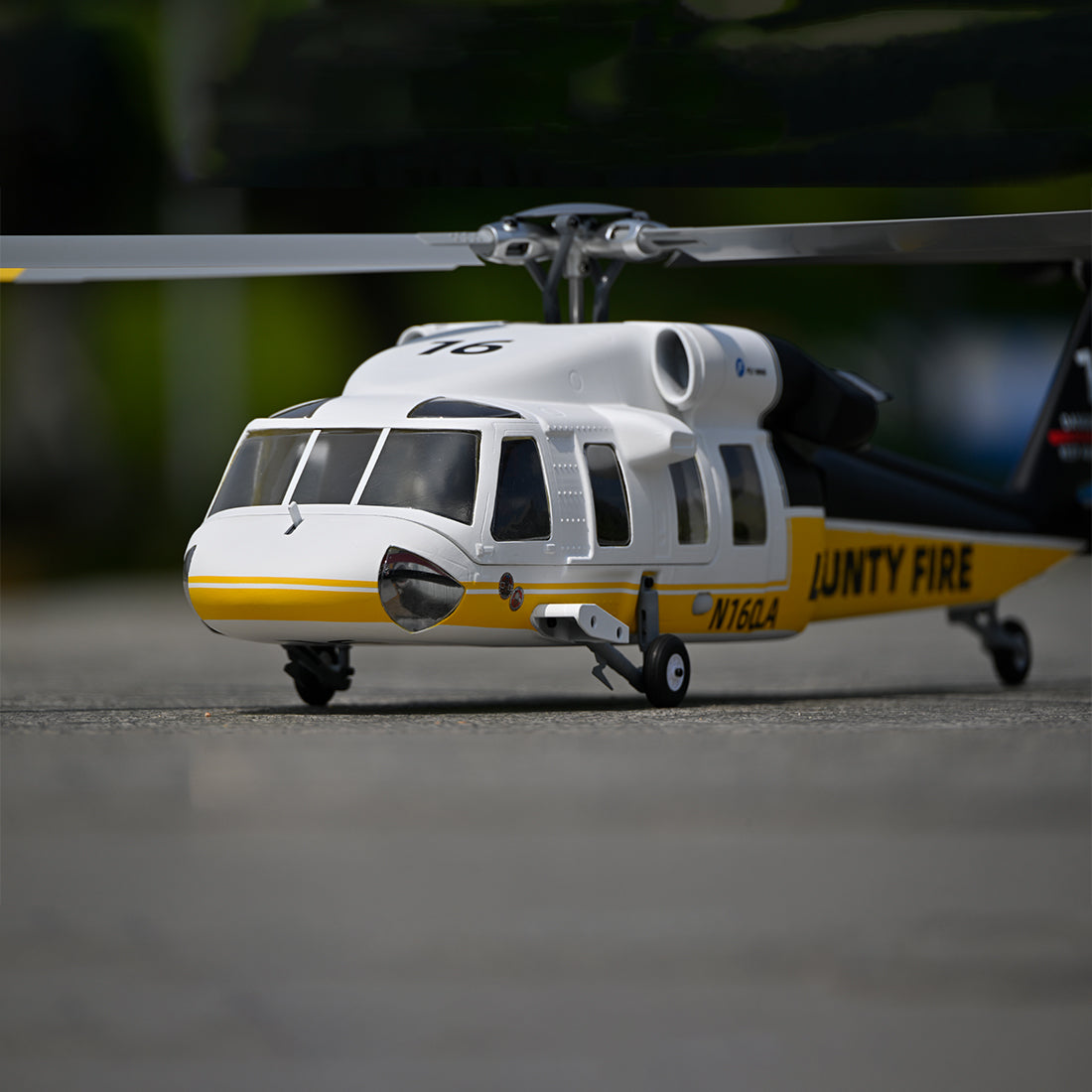 FLYWING UH‑60L 470 クラス 6CH スケール RC 軍用ヘリ RTF ブラックゴールド｜Mode1/Mode2 切替 GPS 搭載
