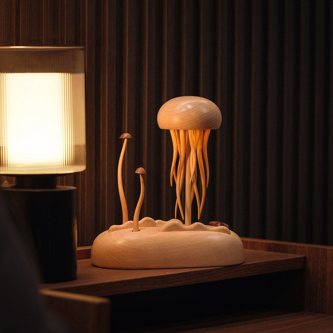 発光木製クラゲ メカニカルオートマトン 完成品 海洋生物可動彫刻 タッチセンサー付き 癒し系卓上ライト置物（オルゴール非搭載）