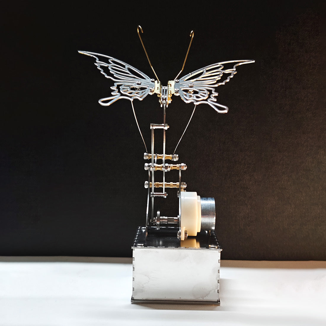 ステンレス＆真鍮製 メカニカルバタフライ DIY 金属組立キット 速度調整可能な可動羽根 デスクインテリアオブジェ