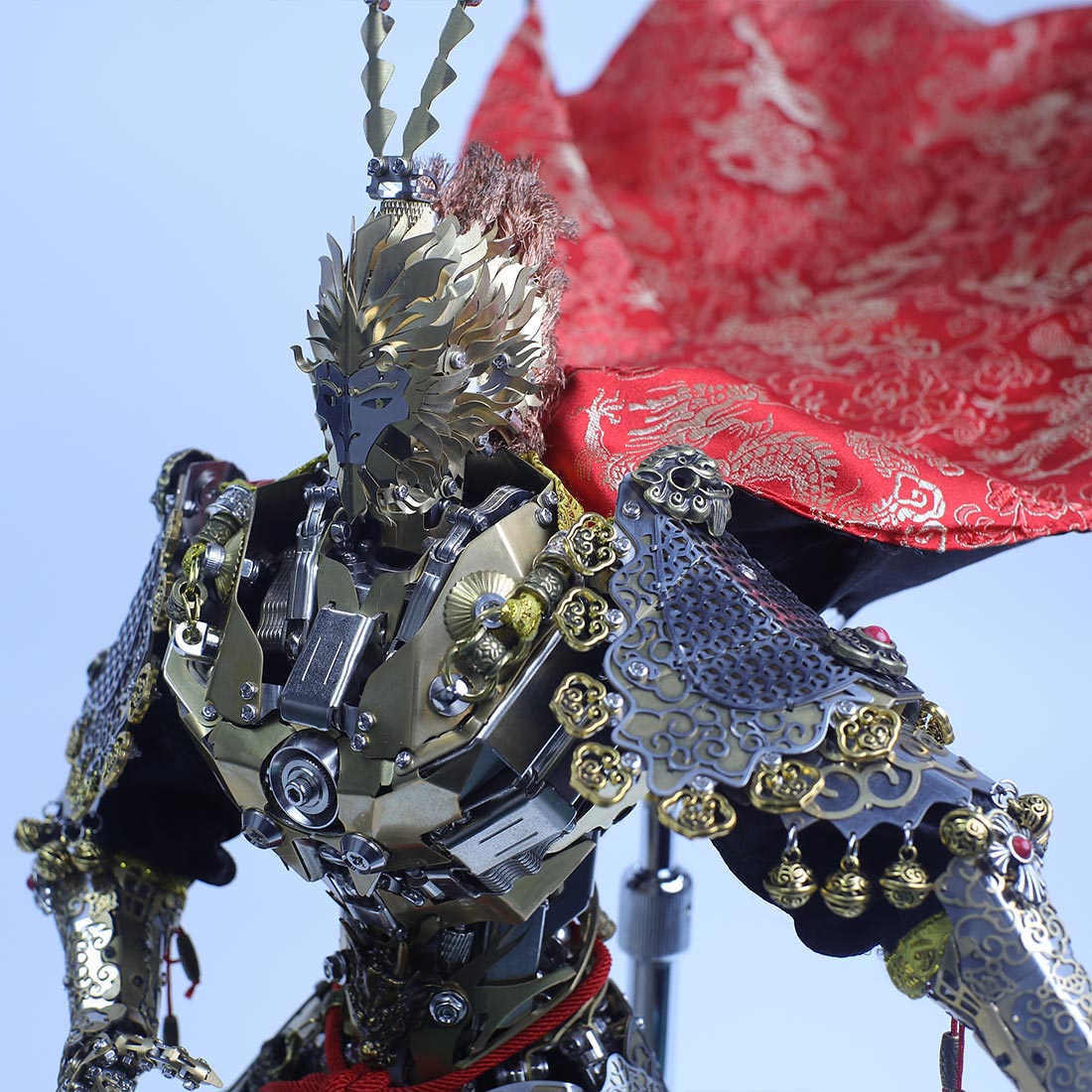 斉天大聖孫悟空メカ 金属組立キット 40 箇所以上可動関節 マント・如意棒付き 2600 + ピース