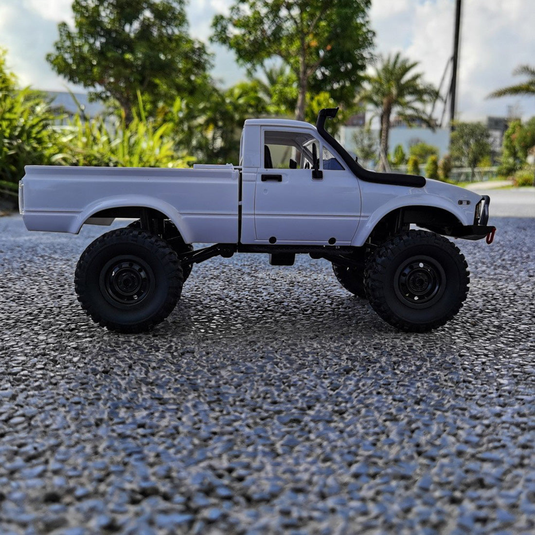 WPL C24-1 2.4G フルプロポーショナル 4WD RCオフロードクローラー 2本バッテリー ホワイト