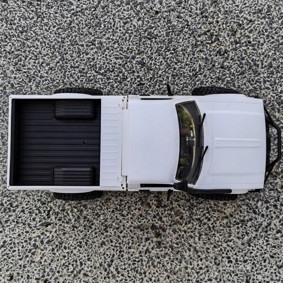 WPL C24-1 2.4G フルプロポーショナル 4WD RCオフロードクローラー 2本バッテリー ホワイト