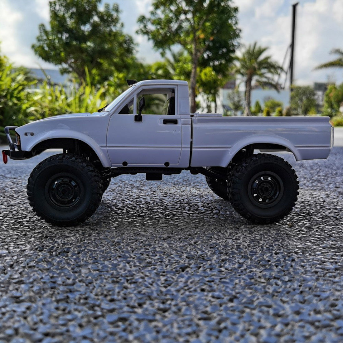 WPL C24-1 2.4G フルプロポーショナル 4WD RCオフロードクローラー 2本バッテリー ホワイト