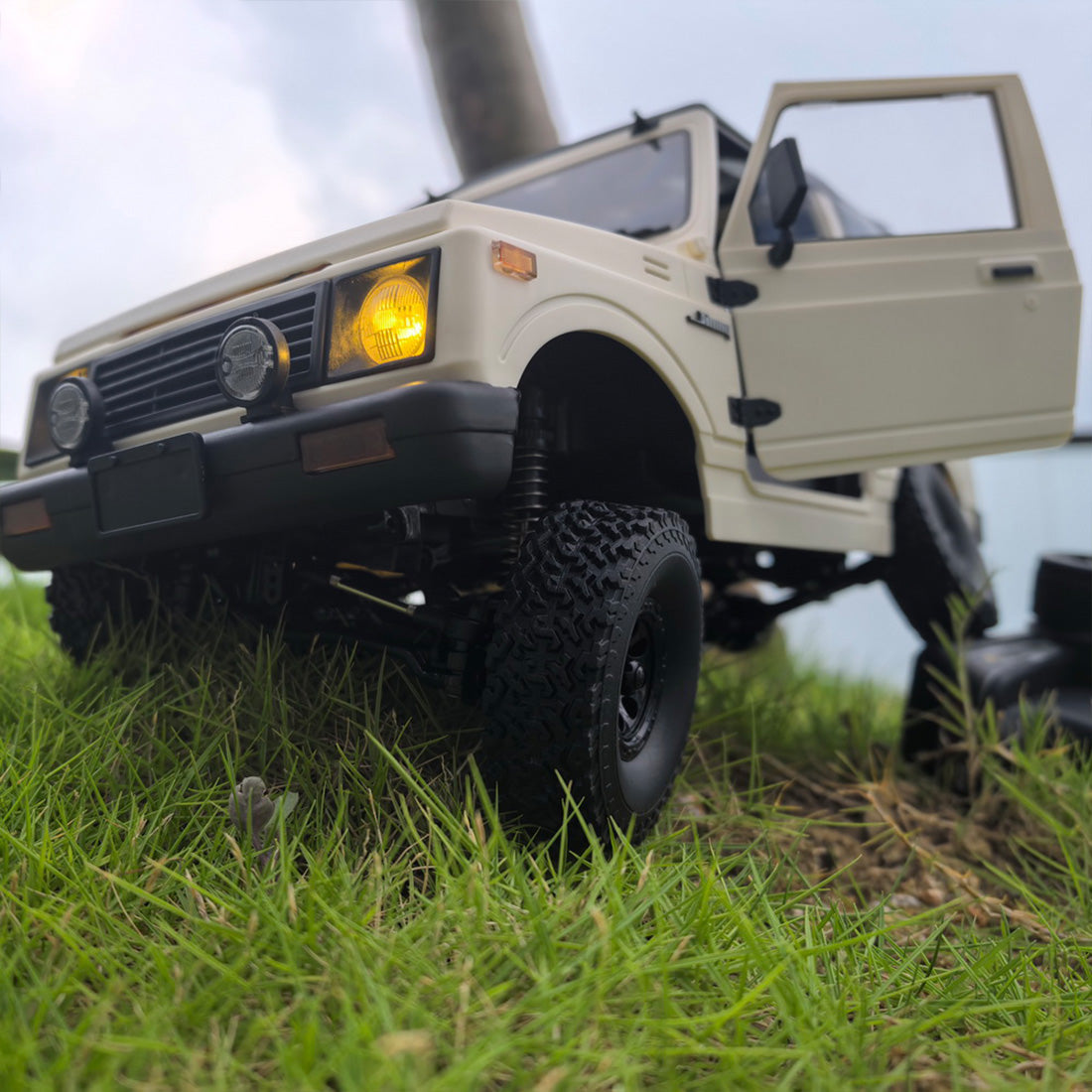 WPL C74-1 フルプロポーショナル 4WD RCオフロードクローラー 2本バッテリー コンバーチブル ホワイト