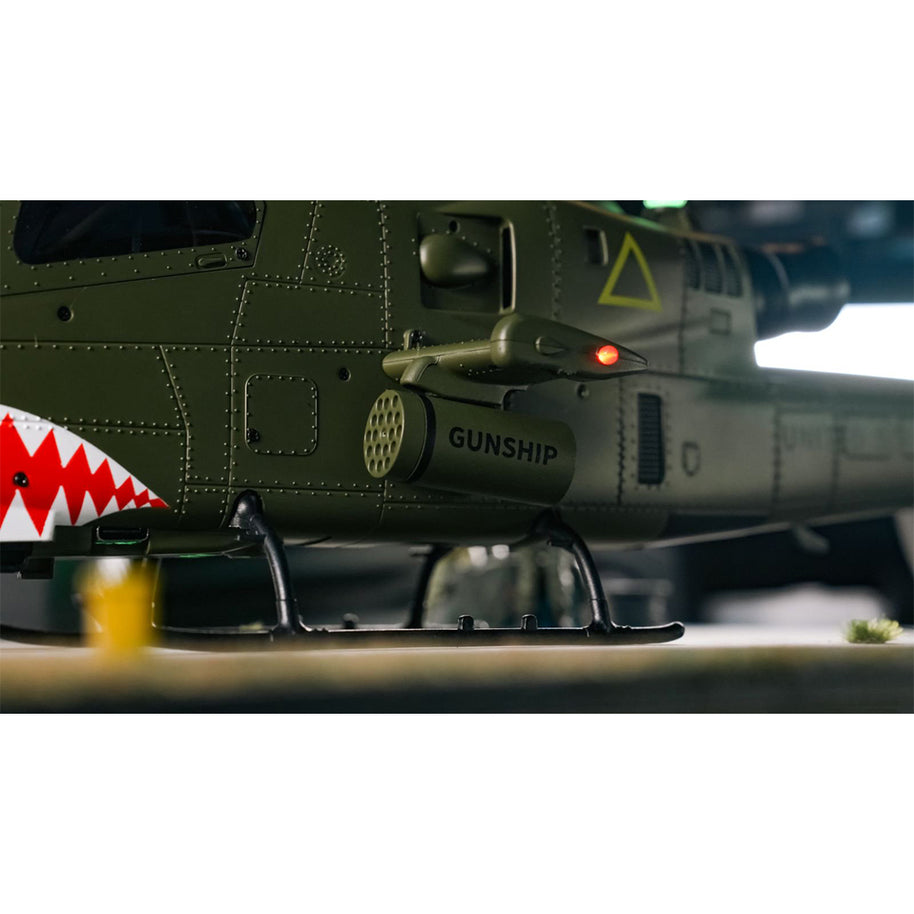 YU XIANG F112S AH-1 1/40スケール 200クラス 2.4G 9CH RC軍用ヘリコプターモデル（5枚羽根・6Gモード・RTF/軍用グリーン）